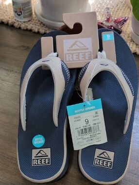 Reef Men's Navy & Beige Bottle Opener Flip Flops - Size 9